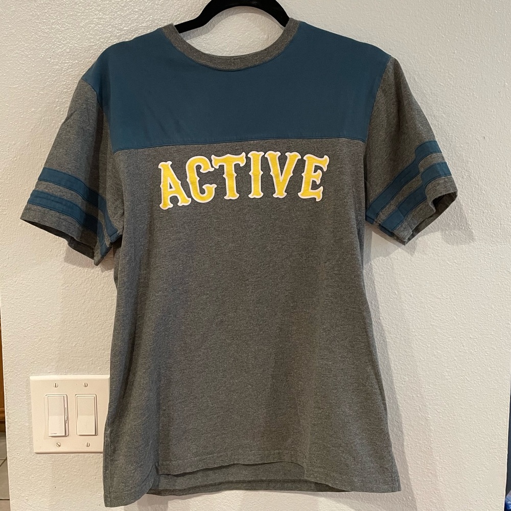 Active short sleeve. Men. Size Medium.
